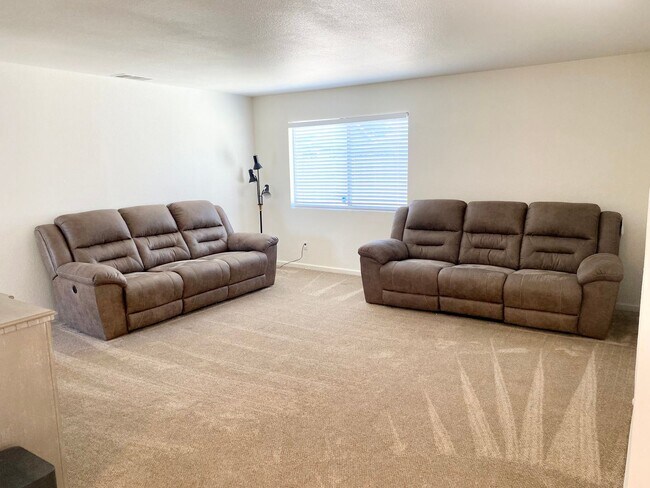 Building Photo - 3 br, 2 bath House - 5739 W Santa Ana Ave