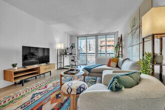 Building Photo - 68 W 37th St