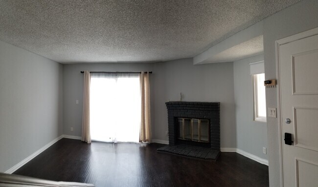 Building Photo - 947 Cedar St