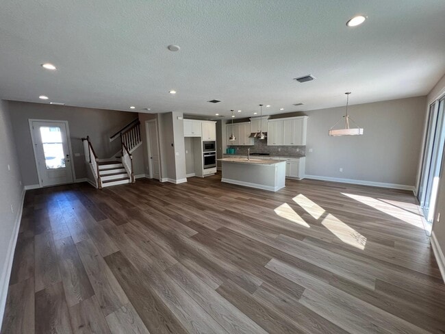 Foto del edificio - 11352 Newtonian Blvd