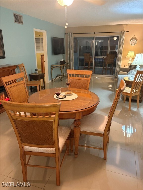 Foto del edificio - 8730 Rose Ct