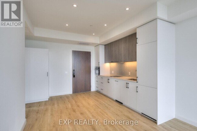 Building Photo - 741 King St W