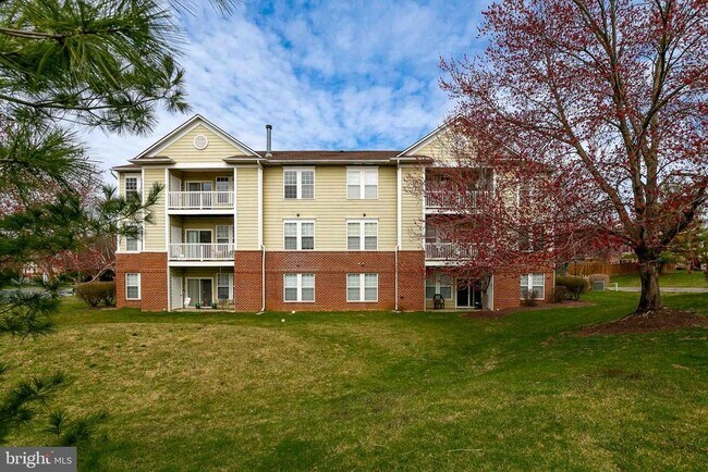 Foto del edificio - 8202 Blue Heron Dr