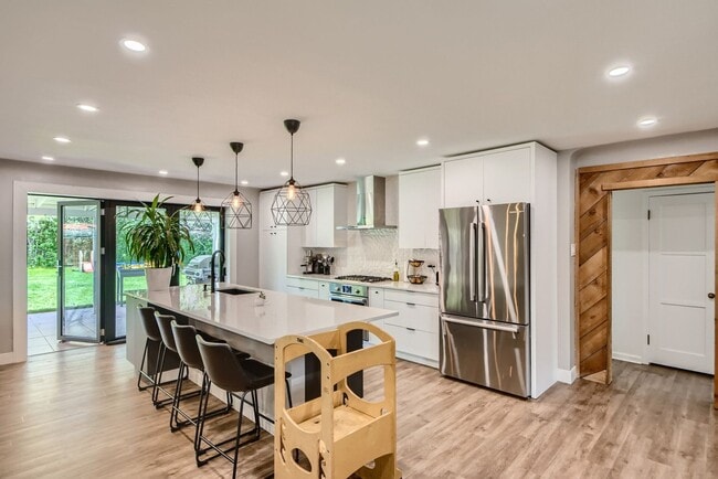 Building Photo - Evolve Real Estate: Meticulously Maintained 3 Bed RANCH Home with Deck and Large Backyard Availab...