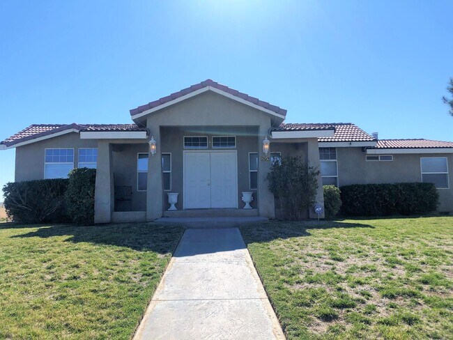Foto del edificio - Coming Soon! Recently Remodeled Large Home!