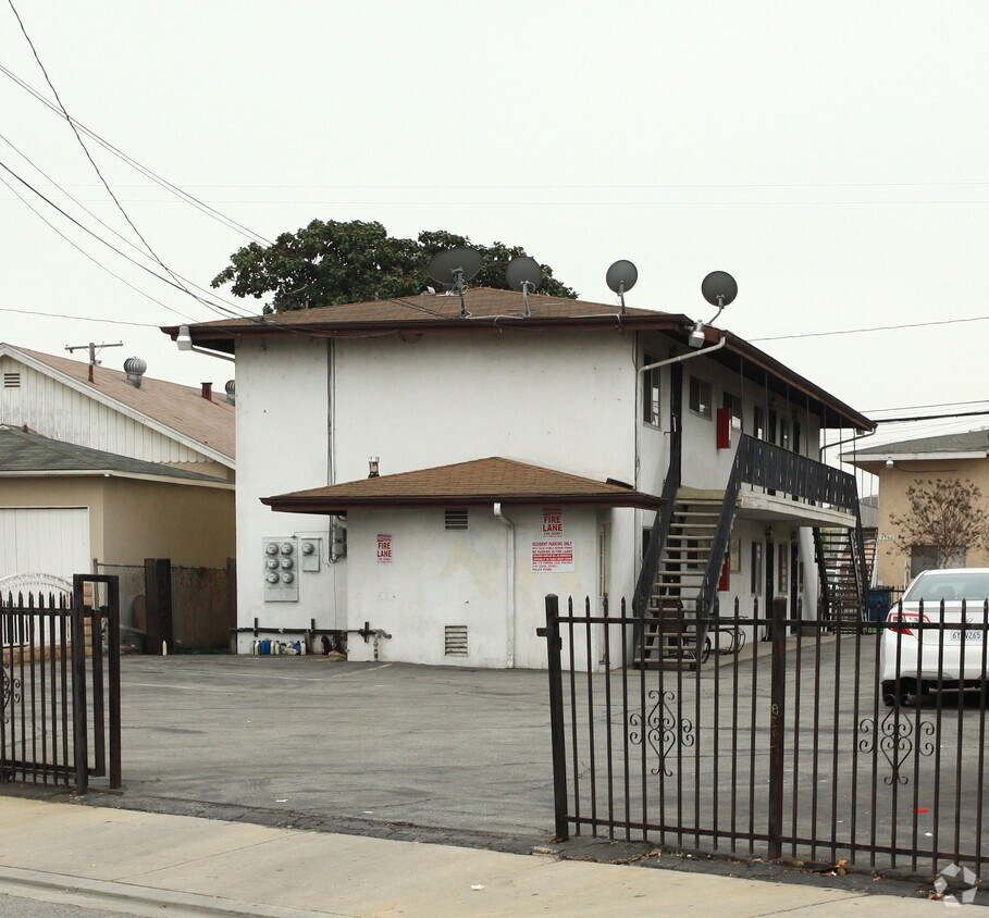 Building Photo - 9561 Los Angeles St