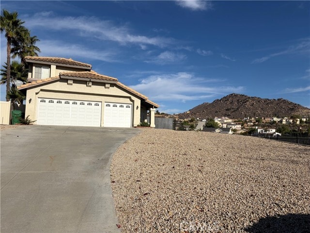 Building Photo - 744 La Cumbre St