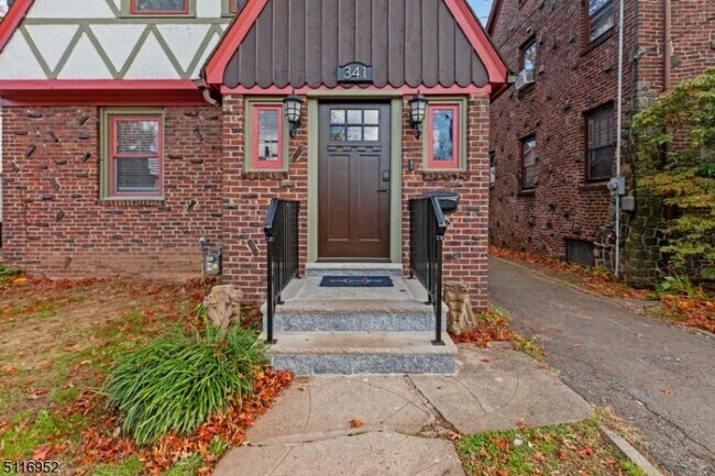 Building Photo - 341 Palisade Rd