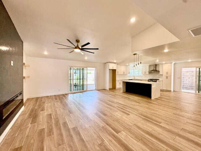 Foto del edificio - $500 Off! Fully Remodeled Home Near The St...