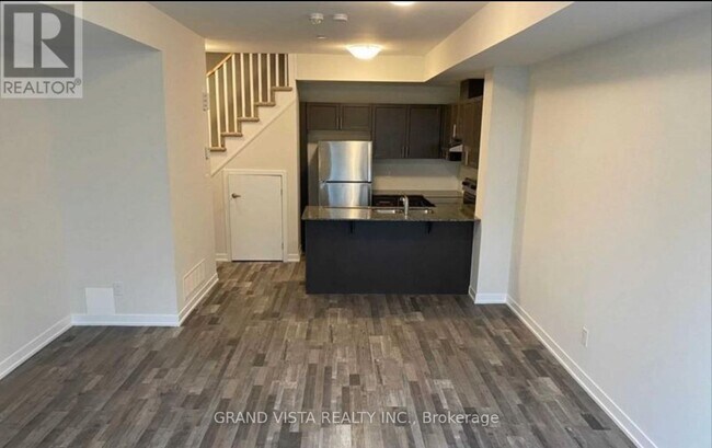 Photo du bâtiment - 1460-1460 Whites Rd N
