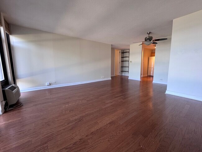 Foto del edificio - 6700 S South Shore Dr
