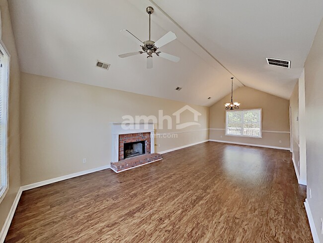 Building Photo - 87 Hollinger Way