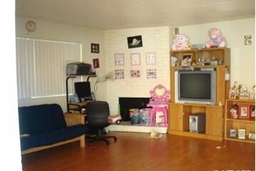 Building Photo - 304 N Begonia Ave