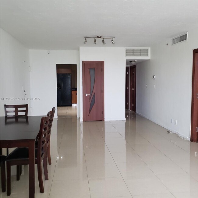 Foto del edificio - 3001 S Ocean Dr