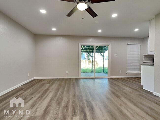 Building Photo - 901 Stonybrook Dr