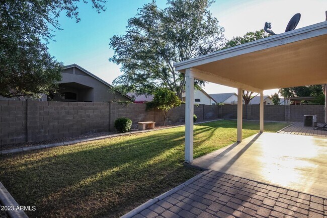 Foto del edificio - 2281 E Saratoga St