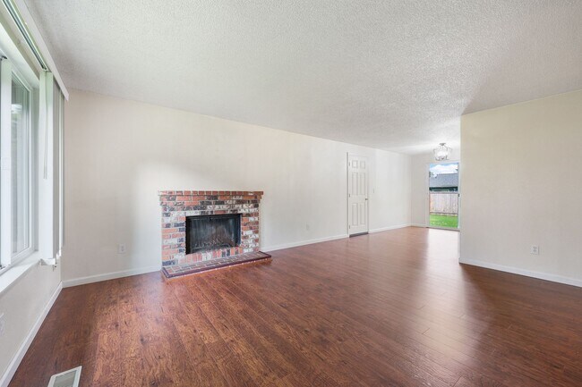 Building Photo - Tumwater rambler with 3bdrms 1.75 baths 2 ...