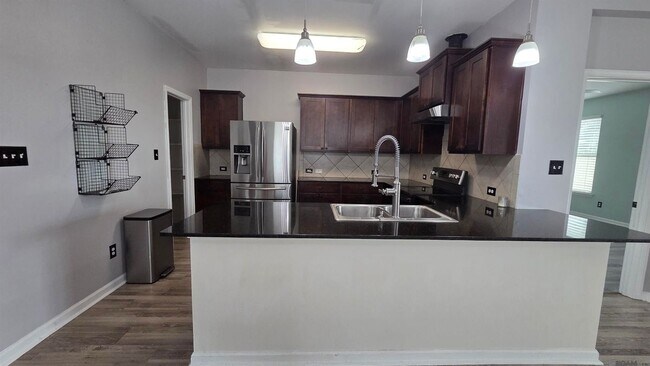 Building Photo - 583 Fall River Dr