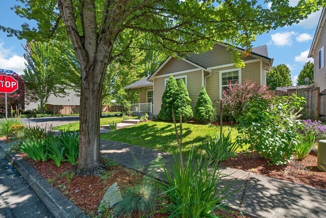 Foto del edificio - Beautiful Single-Level Home with Private Backyard