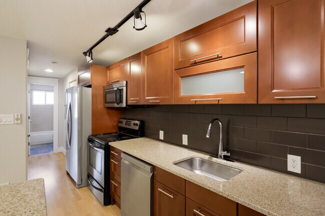 Building Photo - Affordable Lux One Bedroom in West Wash Park
