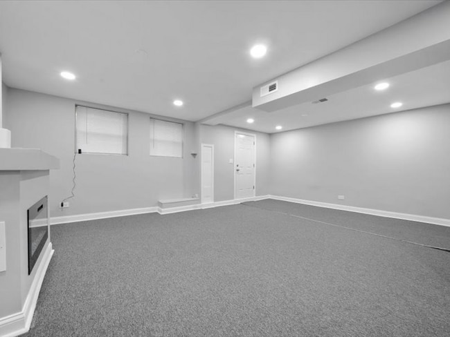Building Photo - 4829 S St Lawrence Ave