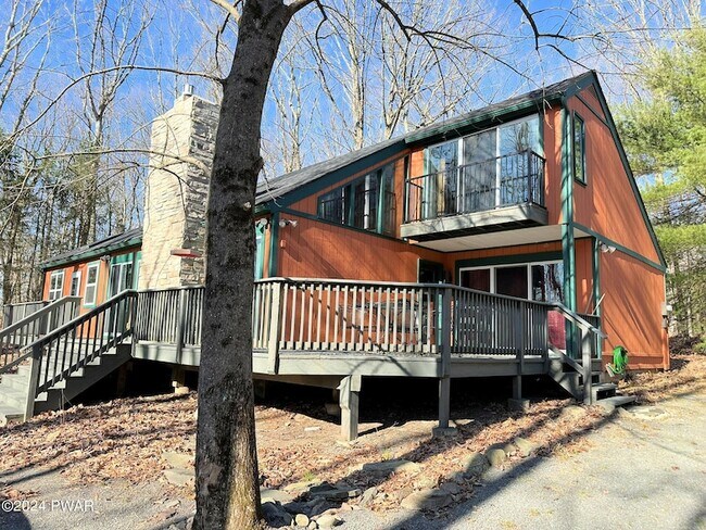 Foto del edificio - 402 Canoe Brook Dr