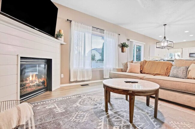 Foto del edificio - 3024 W Divide Creek Dr
