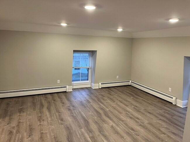 Foto del edificio - 37A Maple Ave