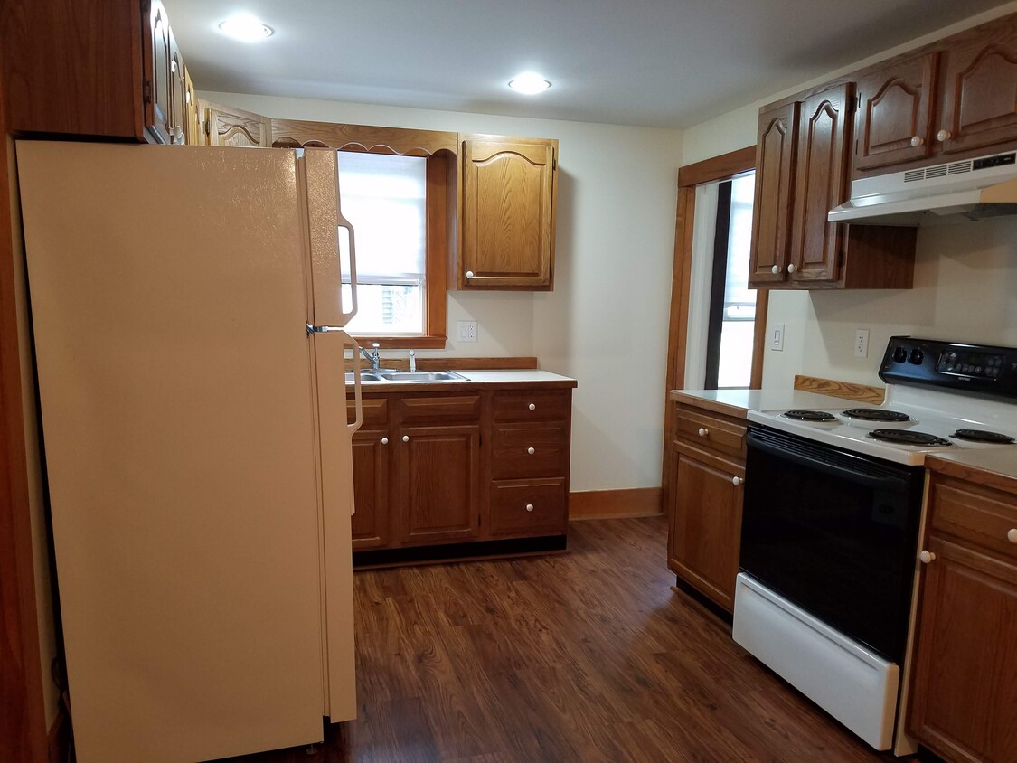 Kitchen - 40 Trask St