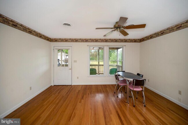 Building Photo - 875 Hartwood Rd