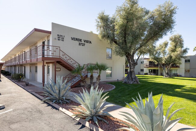 Foto del edificio - 3737 E Turney Ave