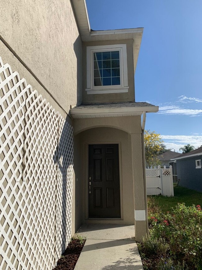 Building Photo - Awesome house with pool