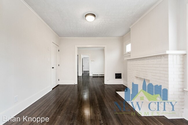 Building Photo - 925-927 W Town St