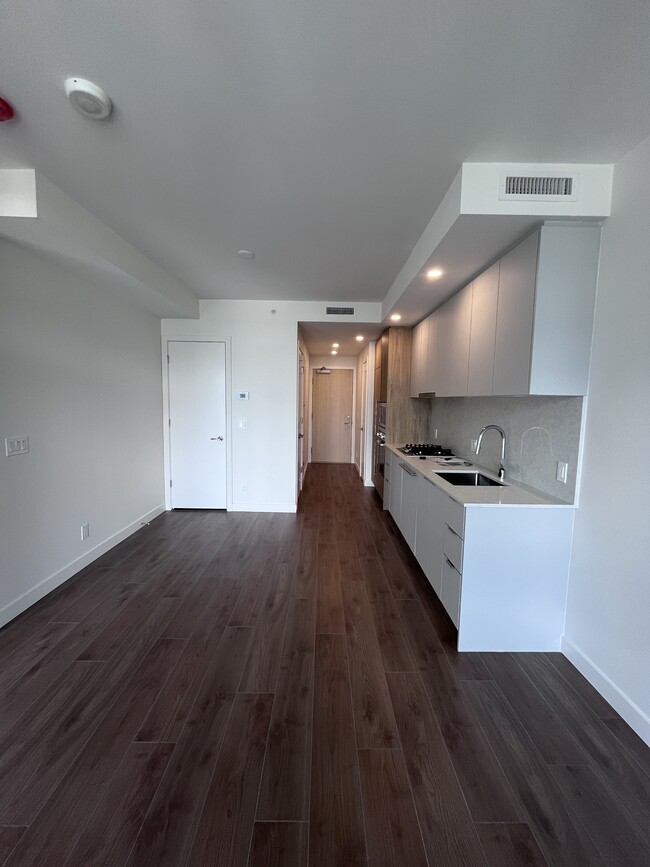 Building Photo - 537 Cottonwood Ave
