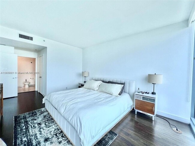 Foto del edificio - 601 NE 36th St