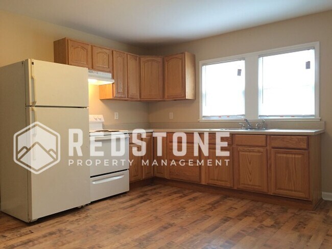 Building Photo - 3 Bedroom 1 Bath Duplex