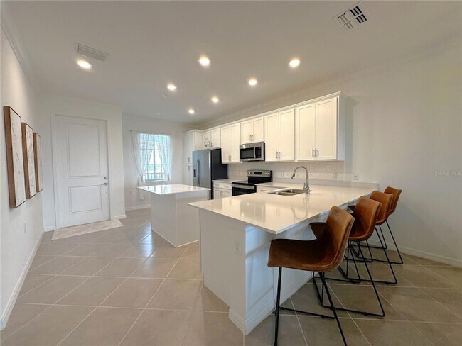 Building Photo - 14121 Heritage Landing Blvd