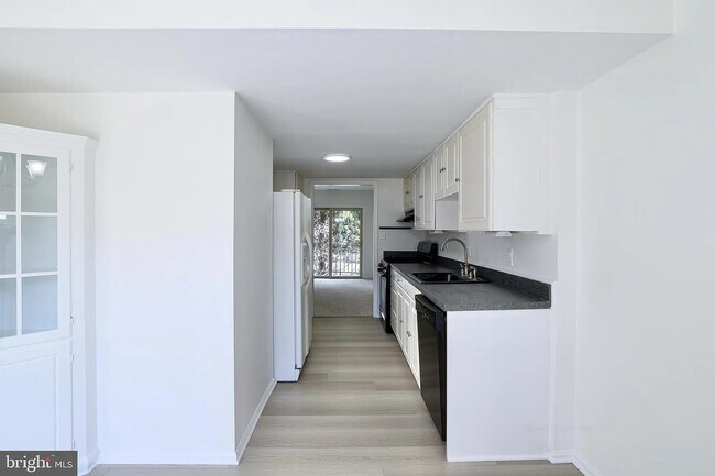 Foto del edificio - 5952 Westchester Park Dr