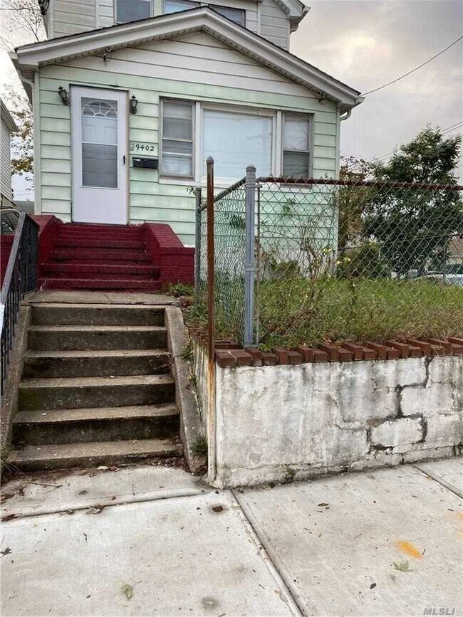 Foto del edificio - 94-02 Francis Lewis Blvd