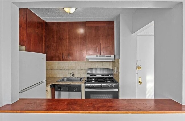 Building Photo - 2322 30th Rd - 10J