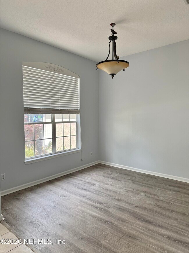 Foto del edificio - 12255 Lake Fern Dr E
