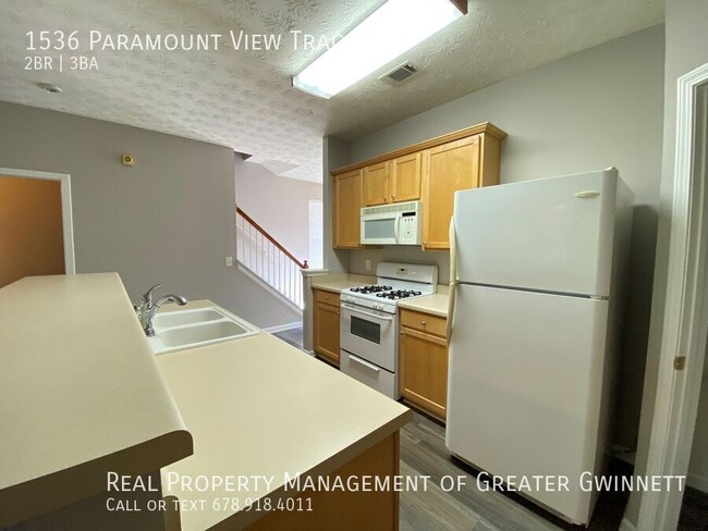 Building Photo - Charming End Townhome in a Great Location!