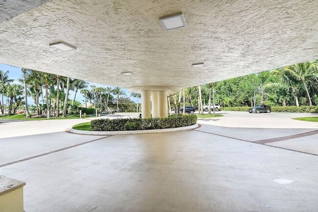 Foto del edificio - 221 NE Plantation Rd