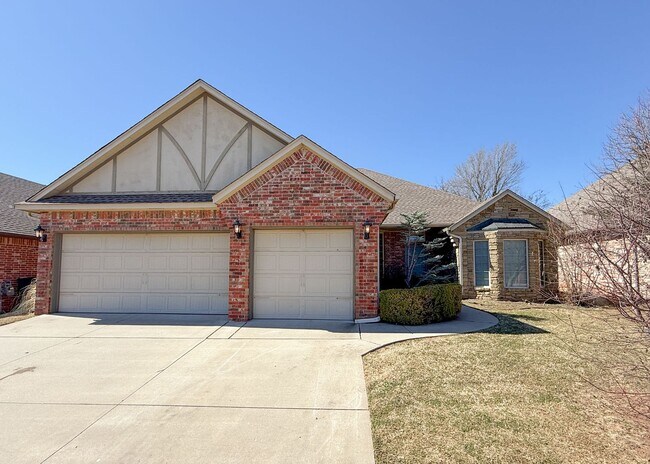 Building Photo - 3 Bed, 2.5 Bath Home in Oxford Park – Open Layout & Tall Ceilings