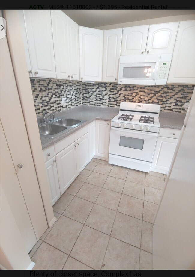 Building Photo - 9s020 Frontage Rd