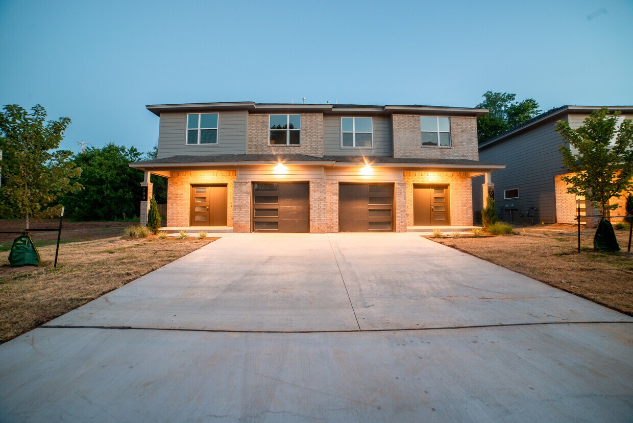 204 W McArthur Dr, Midwest City, OK 73110 Townhome Rentals in Midwest
