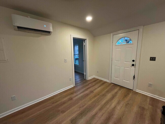 Foto del edificio - 529 E Grand River Ave