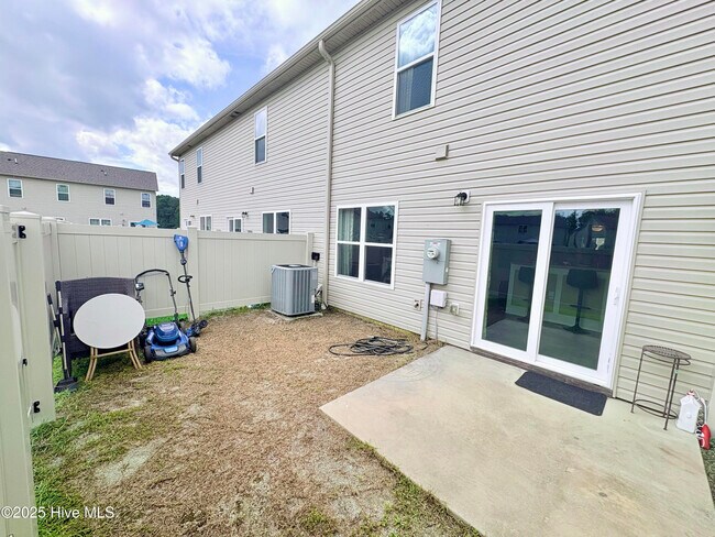 Building Photo - 456 Sullivan Loop Rd