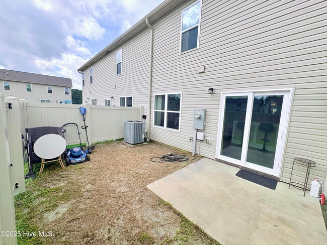 Foto del edificio - 456 Sullivan Loop Rd
