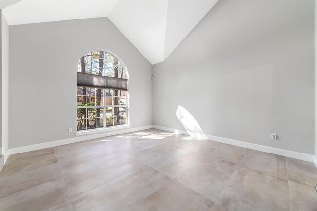 Building Photo - 183 N Village Knoll Cir